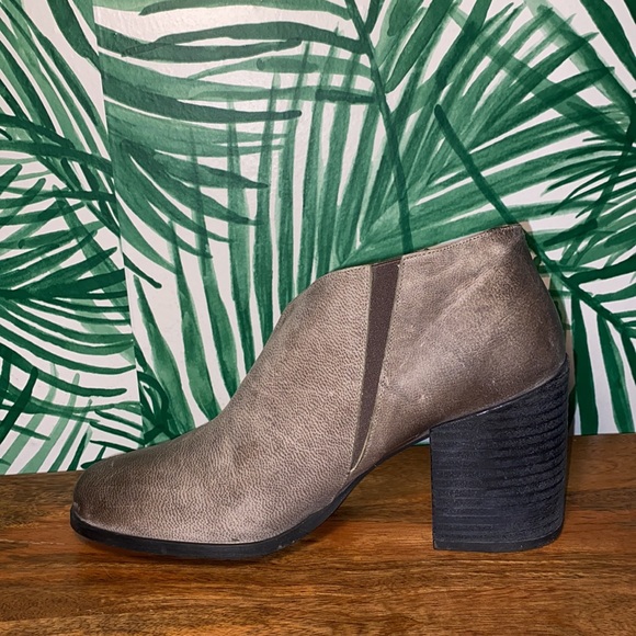 Free People Terrah Gray Leather Chunky Heel Ankle Boots Women’s 37/7 - Picture 6 of 11